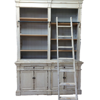 Libreria cottage con scala