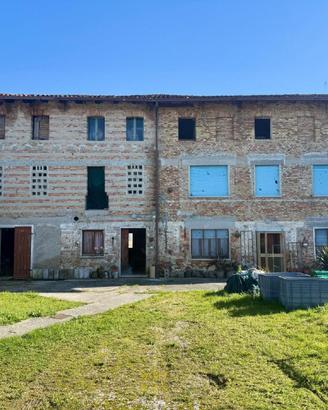 Casa colonica indipendente immersa nel verde