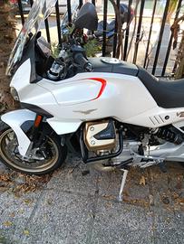 moto Guzzi v100 Mandello 