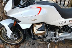 moto Guzzi v100 Mandello 