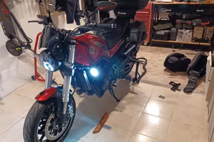 Benelli Leoncino 500- con diversi accessori