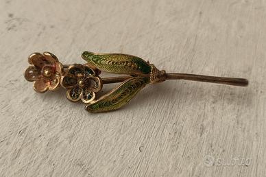 Delicata spilla vintage floreale, argento 