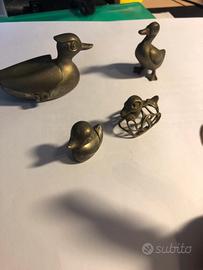 Piccole figurine di animali meta 900