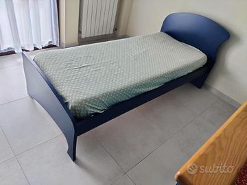 Lettini singoli diversi scrivania altro in blocco