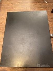 Tavolo Nomos, piano in pelle e cassettiera Tecno