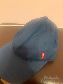 Cappello con visiera