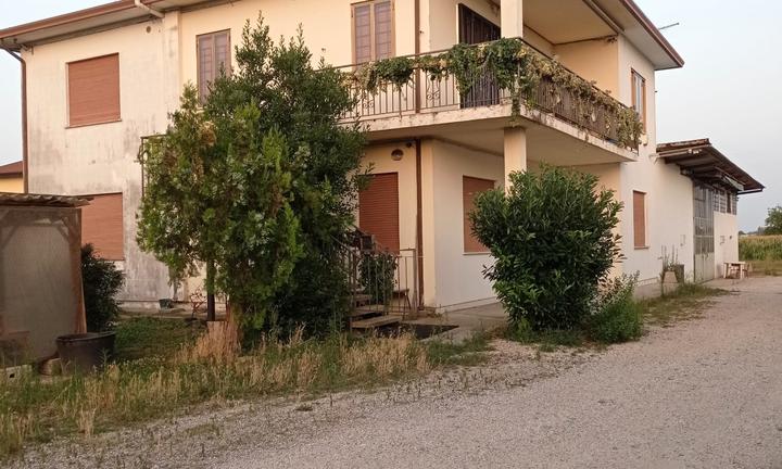 Bifamiliare e capannone artigianale