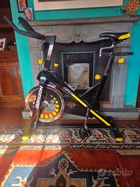 bicicletta sportiva da casa