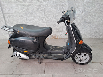 Vendesi vespa 50cc ET2