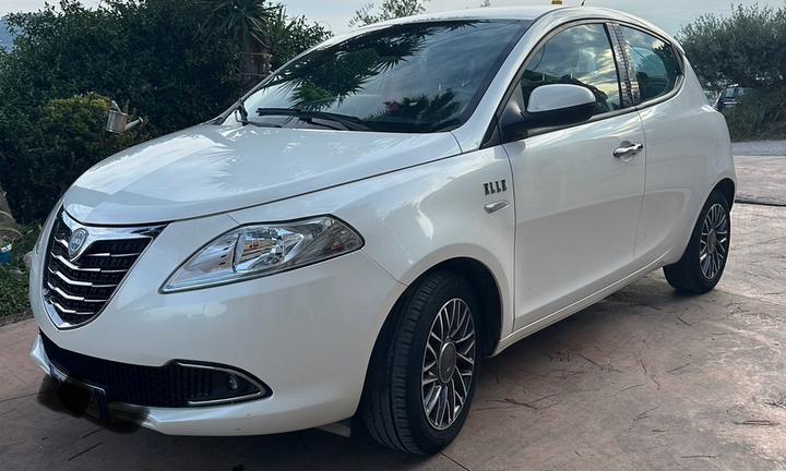 Lancia Ypsilon Gpl versione Elle