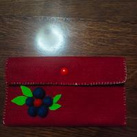 Astuccio in feltro realizzato a mano 