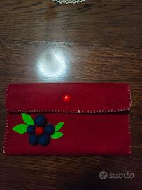 Astuccio in feltro realizzato a mano 