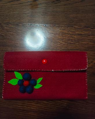 Astuccio in feltro realizzato a mano 