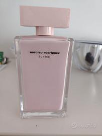 Bottiglia vuota profumo Narciso Rodriguez.