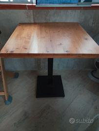 Tavolo da bar con base in ferro e piano in legno 