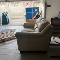 DIVANO IN PELLE