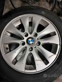 Cerchi in lega di bmw con le gome