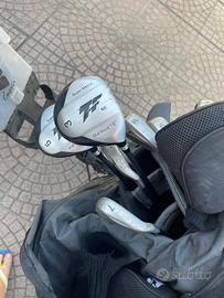 Mazze da golf con sacca e carrello