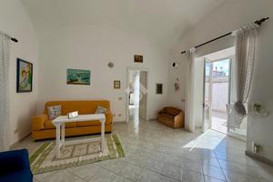 2 LOCALI A BARANO D'ISCHIA