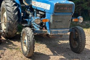 Trattore Ford super dexta 3000 targato con arco e 