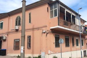 CANOVA-GIOSTRA 2 vani possibilità ampliamento