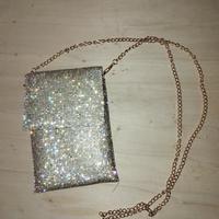 Porta cellulare a tracolla con strass color oro