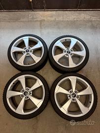 Cerchi in lega Audi 19 pollici con gomme invernali