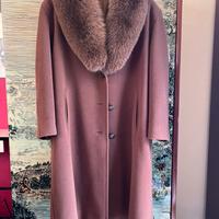 Cappotto in lana e collo in pelliccia