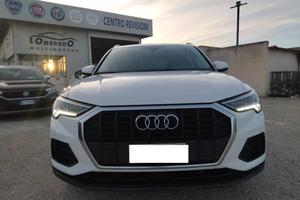 AUDI Q3 35 TFSI Business Advanced