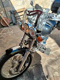 moto Honda 750 custom black widow