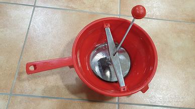 Passapomodoro a manovella