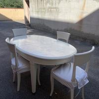 Tavolo da pranzo bianco con 4 sedie
