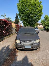 auto monovolume Chrysler Voyager