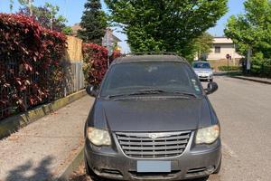 auto monovolume Chrysler Voyager