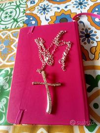 Collana con ciondolo croce
