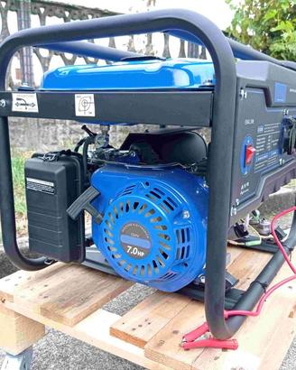 Generatore corrente 7HP 220V 2400W Benzina con AVR