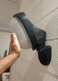 Lampada molto robusta per esterno, indistruttibile