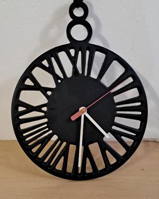 Orologio in ghisa da parete