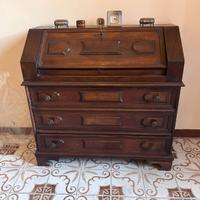 Cassettiera intarsiata in legno massiccio anni '60