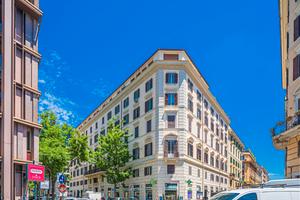 Prati - negozio libero con due canne fumarie