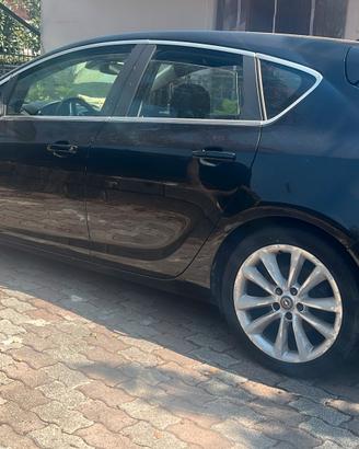 Opel Astra j17 diesel ano 2011
