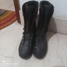 Scarpe/Anfibi militari.NUOVI/ MAI USATI. Taglia 42