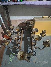 Lampadario vintage in ferro candele e lampadine