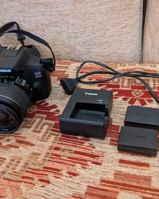 Canon EOS 2000D con lente 18-55