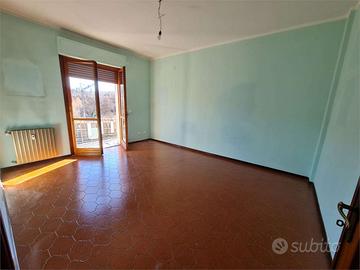 Ampio Quadrilocale a due passi dal Centro con Auto