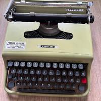 Macchina da scrivere Olivetti Lettera 22