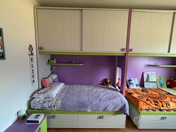 Letto cameretta con ponte e comodino