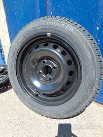 Pneumatico, cerchio e cric