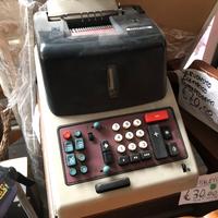 Vecchia calcolatrice elettromeccanica Olivetti