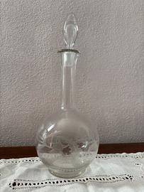 Decanter inglese con motivi in cardo inglese